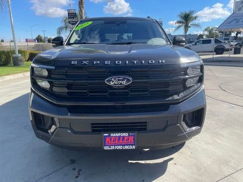 New 2025 Ford Expedition Active image 8