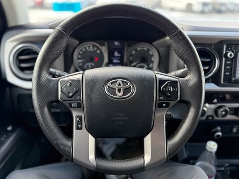 Used 2016 Toyota Tacoma SR5 image 8