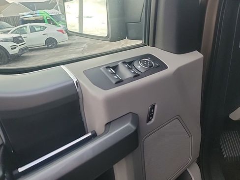 Used 2017 Ford F150 XLT w/ Equipment Group 302A Luxury image 38