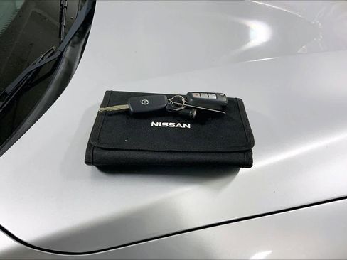 Used 2016 Nissan Rogue S FWD image 13