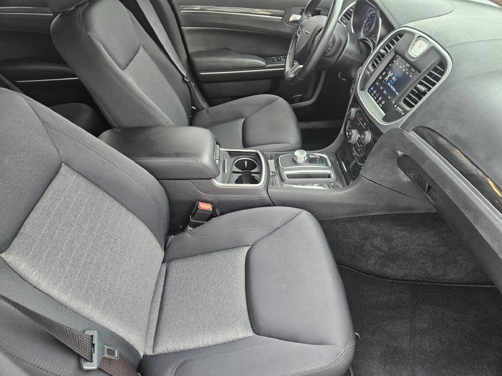 Used 2020 Chrysler 300 Touring w/ Chrome Appearance Package RWD image 14