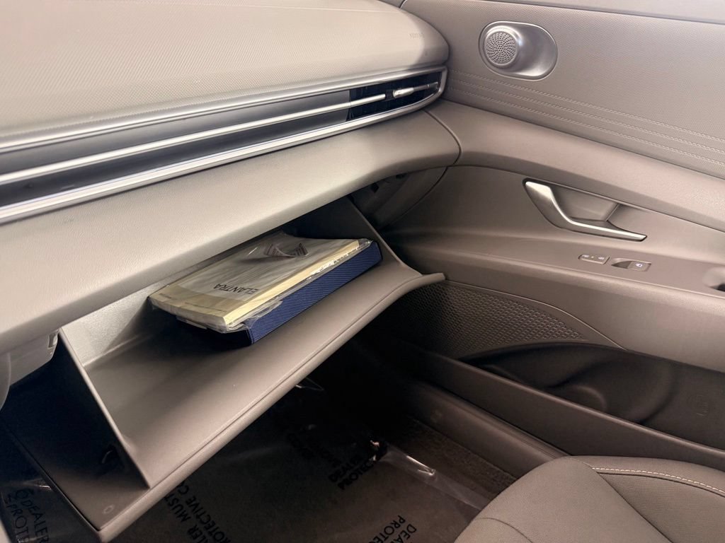 Used 2024 Hyundai Elantra SEL FWD image 35
