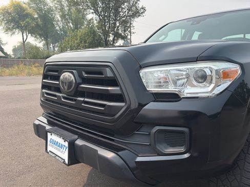 Used 2018 Toyota Tacoma SR AWD/4WD image 5