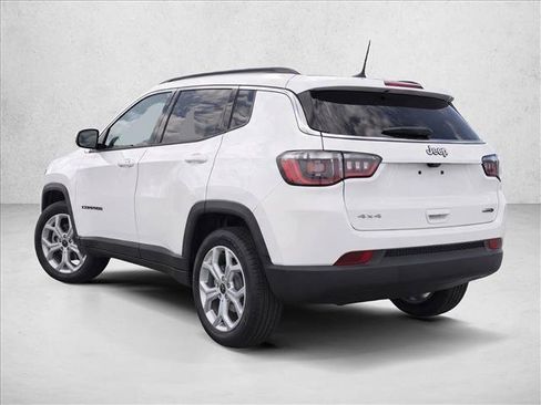 Used 2026 Jeep Compass Latitude AWD/4WD image 5