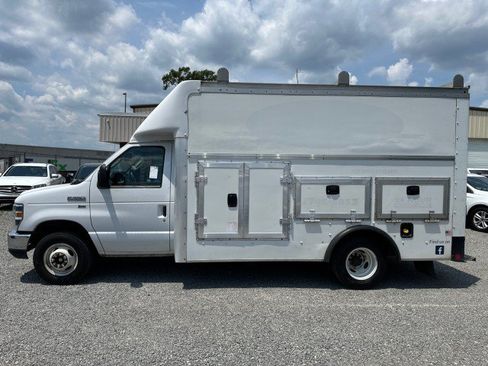 Used 2019 Ford E-350 and Econoline 350 Super Duty w/ Power Windows & Locks Group RWD image 11