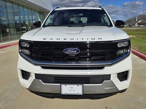 Used 2025 Ford Expedition Platinum w/ Driver's Package image 8