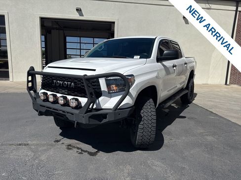 Used 2017 Toyota Tundra SR5 w/ SR5 Upgrade Package AWD/4WD image 3