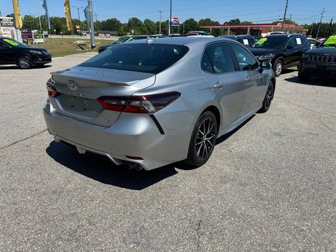 Used 2022 Toyota Camry SE FWD image 5
