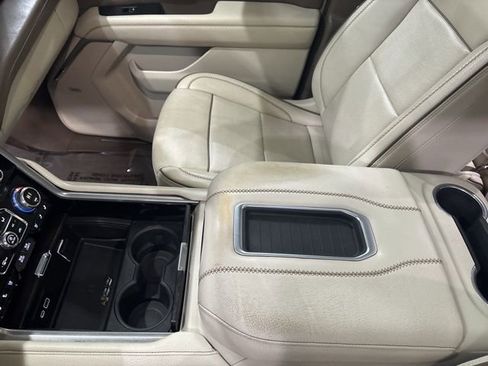 Used 2021 GMC Yukon XL Denali w/ Denali Premium Package image 16