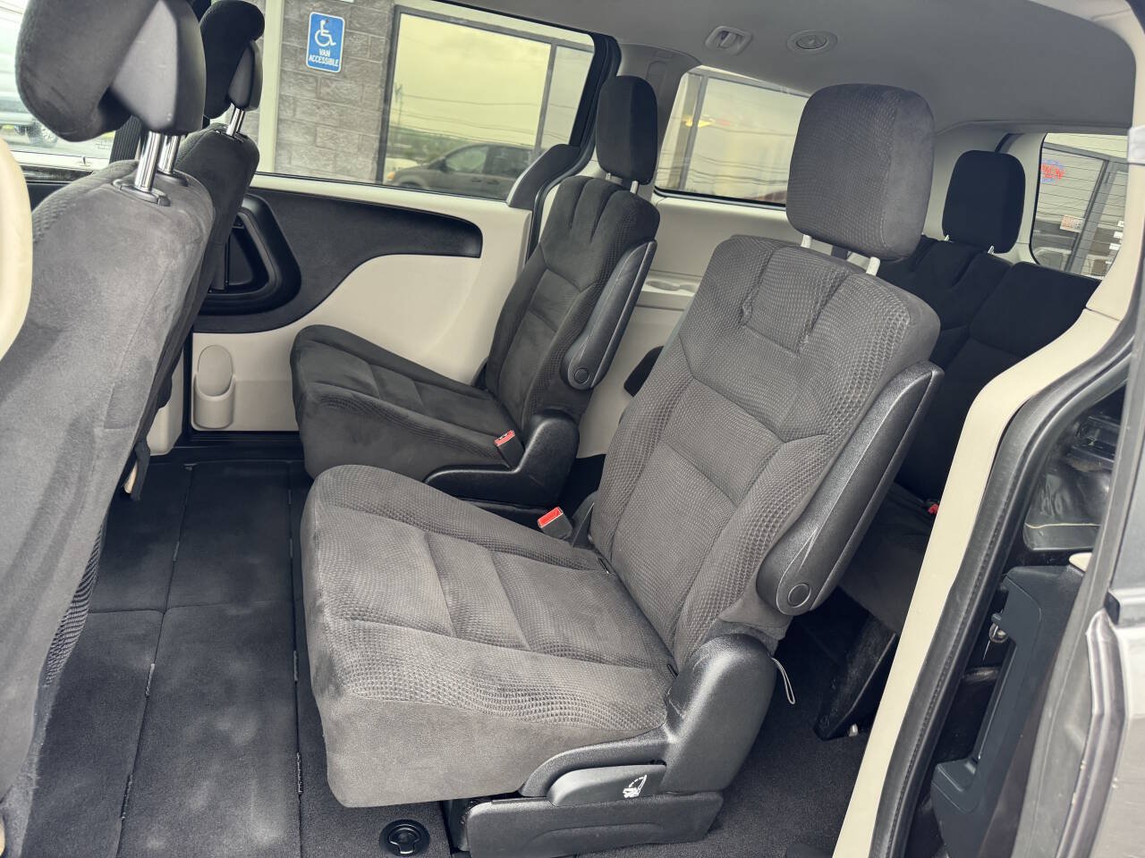 Used 2017 Dodge Grand Caravan SE FWD image 9