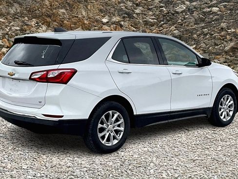 Used 2018 Chevrolet Equinox LT image 2