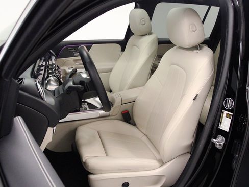 Certified 2025 Mercedes-Benz GLB 250 4MATIC image 19