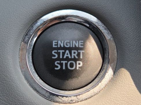 Used 2023 Toyota Highlander L FWD image 33