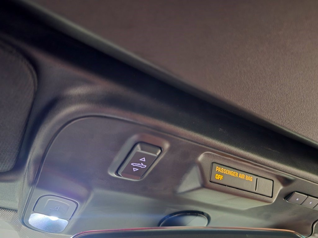 Used 2018 Chevrolet Camaro LT RWD image 33