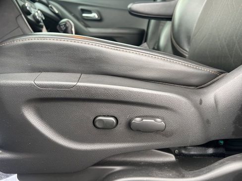 Used 2019 Chevrolet Trax LT w/ LT Convenience Package image 10