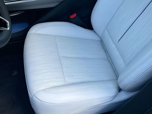 New 2025 Cadillac Lyriq Luxury image 19