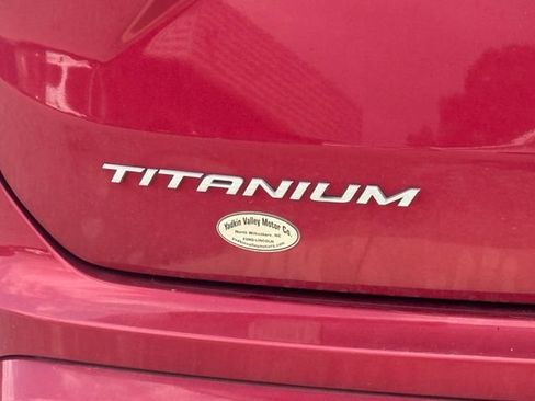 Used 2022 Ford Edge Titanium w/ Equipment Group 301A AWD/4WD image 10