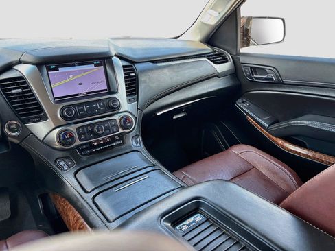 Used 2019 Chevrolet Suburban Premier w/ Premier Plus Edition AWD/4WD image 24