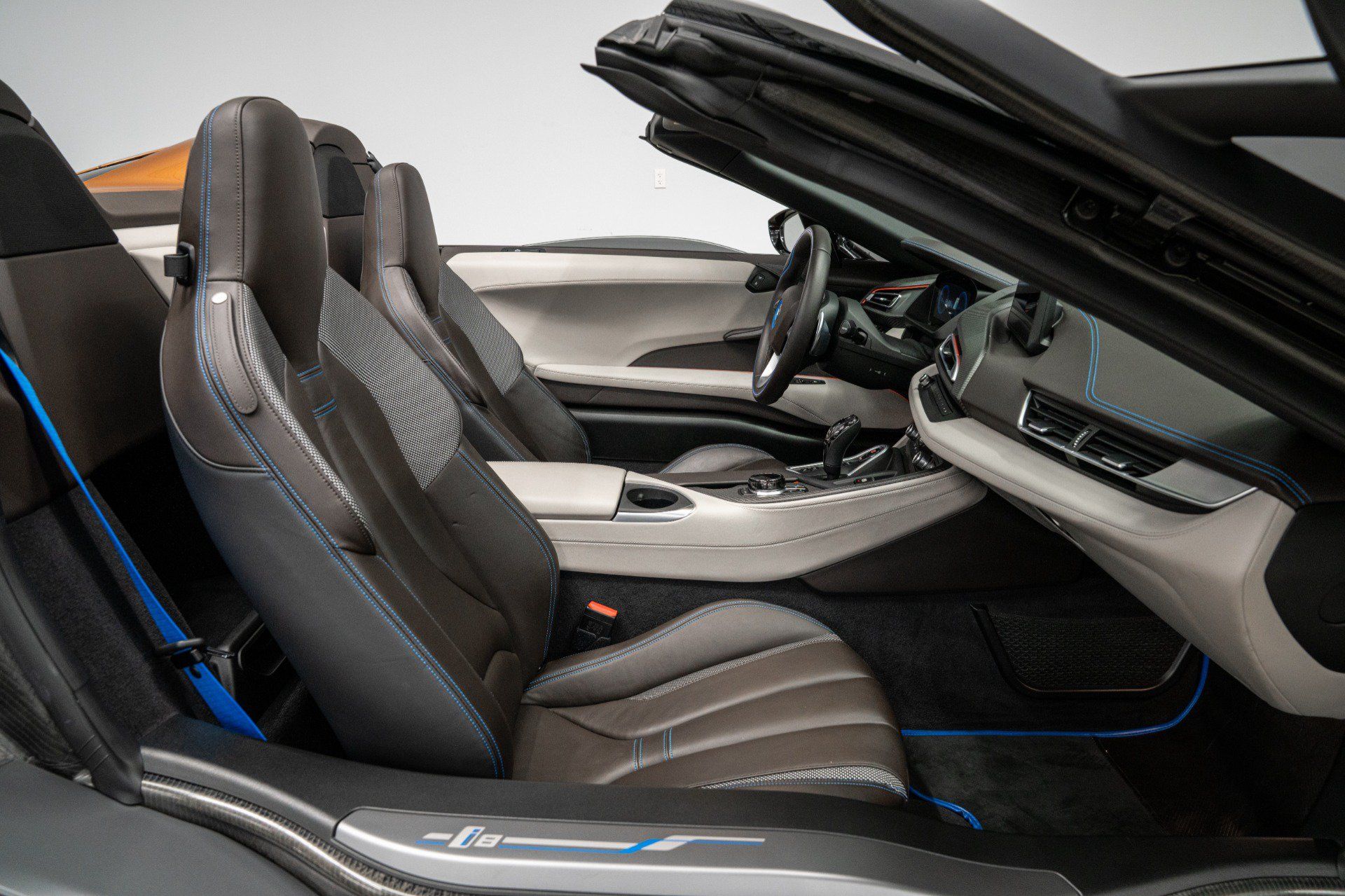 Used 2019 BMW i8 Roadster AWD/4WD image 34