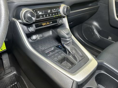Used 2020 Toyota RAV4 LE w/ All Weather Liner Package AWD/4WD image 30