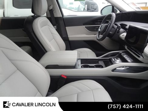 Used 2026 Lincoln Nautilus Premier w/ Equipment Group 102A AWD/4WD image 9