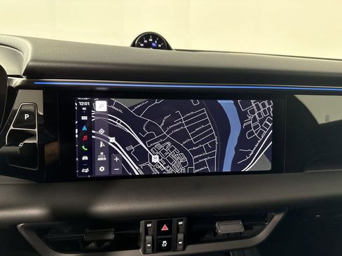 Used 2025 Porsche Macan Electric image 28