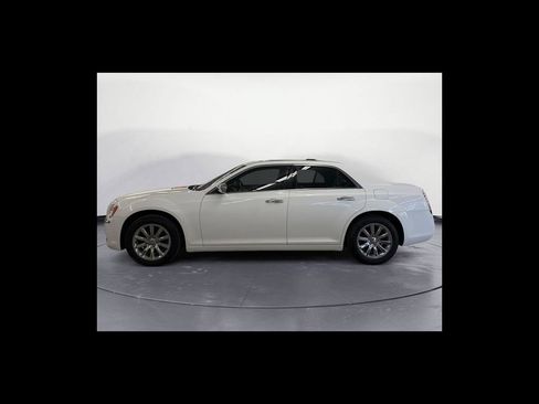 Used 2011 Chrysler 300 C RWD image 3