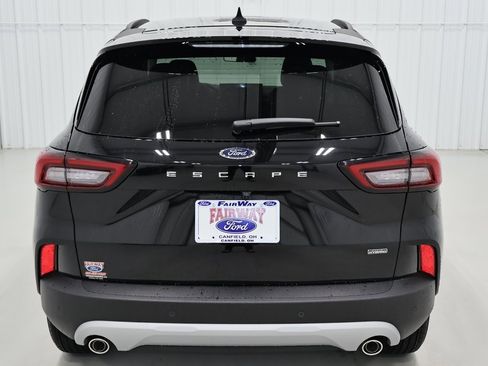 Certified 2024 Ford Escape SE image 9