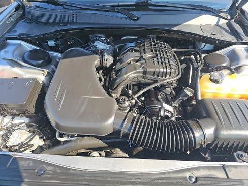 Used 2018 Chrysler 300 Limited w/ Safetytec Plus Group RWD image 9