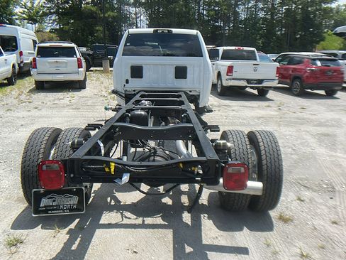 New 2025 RAM 5500 4x4 Regular Cab image 9