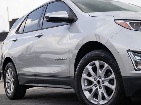 Used 2019 Chevrolet Equinox LS w/ LS Convenience Package AWD/4WD image 2