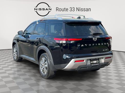 Used 2024 Nissan Pathfinder SL AWD/4WD image 3