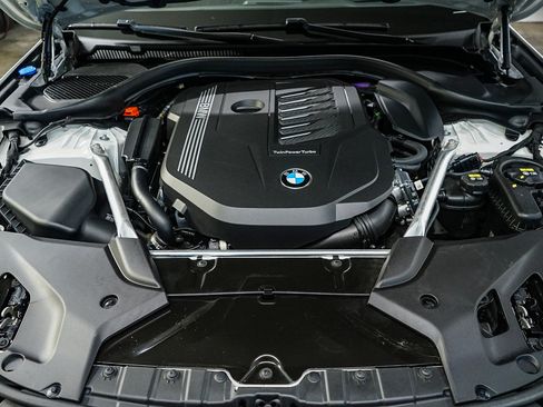 Used 2023 BMW 540i w/ Premium Package RWD image 28