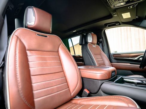 Certified 2024 GMC Yukon XL Denali Ultimate AWD/4WD image 18