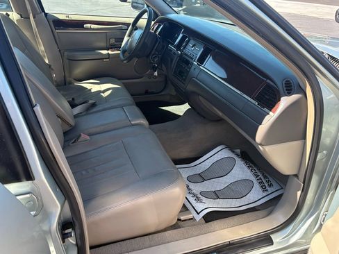 Used 2007 Lincoln Town Car Signature RWD image 15