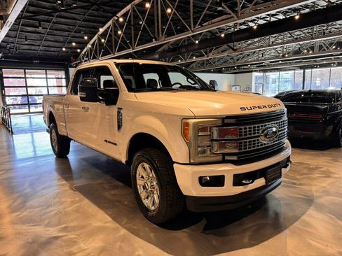 Used 2017 Ford F250 Platinum w/ Platinum Ultimate Package image 7