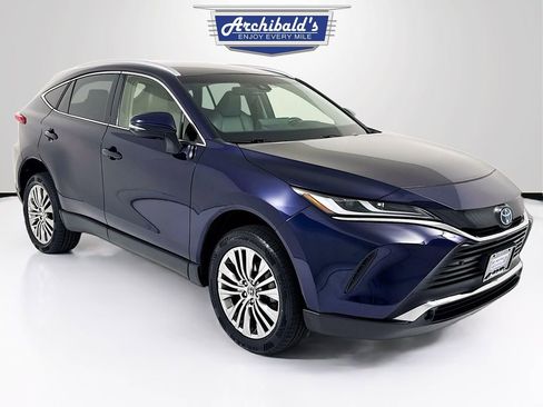 Used 2022 Toyota Venza XLE image 1