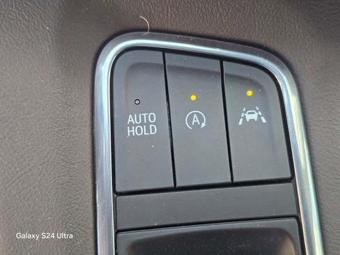 Used 2024 Cadillac Escalade Premium Luxury image 32