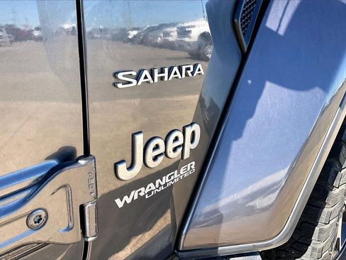 Used 2019 Jeep Wrangler Unlimited Sahara image 26