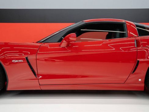 Used 2007 Chevrolet Corvette Z06 w/ Preferred Equipment Group RWD image 31