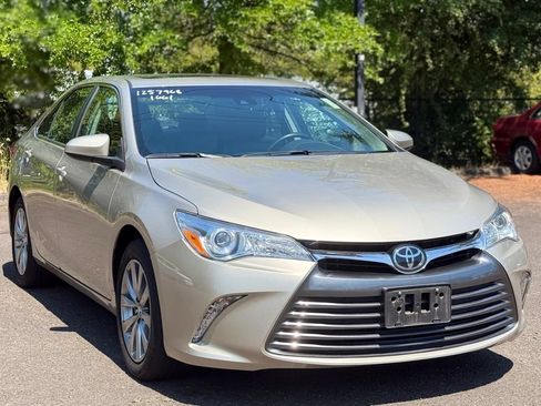 Used 2016 Toyota Camry XLE w/ Moonroof Package FWD image 7