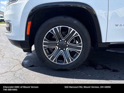 Used 2024 Jeep Wagoneer L Series II w/ Flexible Seating Group AWD/4WD image 20