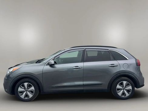 Used 2017 Kia Niro EX FWD image 5