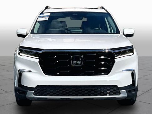 Used 2025 Honda Pilot Touring image 4
