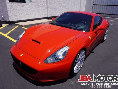 Used 2014 Ferrari California RWD image 12