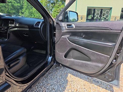 Used 2019 Jeep Grand Cherokee Altitude AWD/4WD image 25