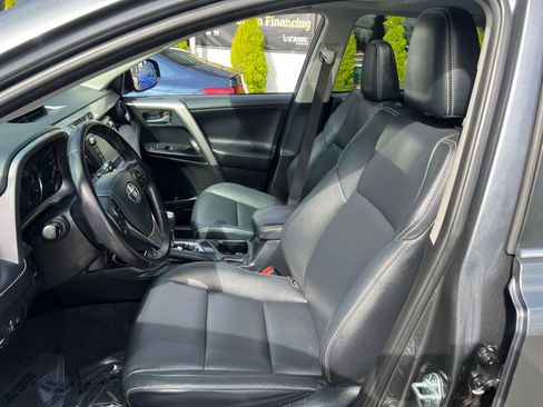 Used 2016 Toyota RAV4 Limited image 17