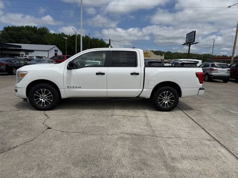 Used 2022 Nissan Titan SV RWD image 6