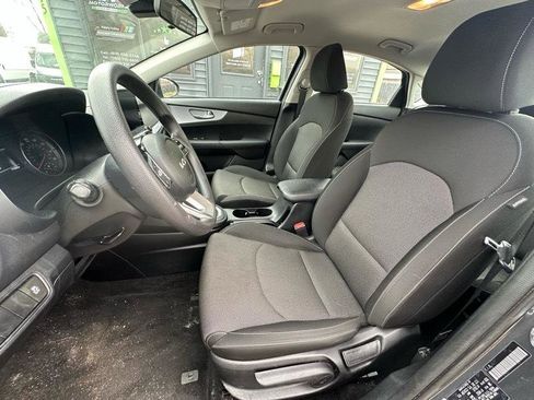 Used 2024 Kia Forte LXS image 9