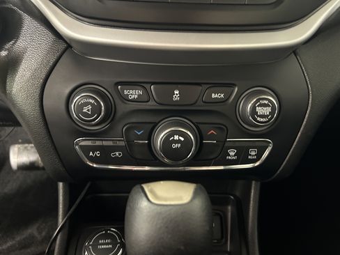 Used 2014 Jeep Cherokee Latitude w/ Cold Weather Group image 20